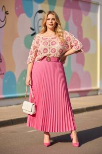 Grossiste fournisseur de pulls léger en macramé coloré pour les femmes curvy, aux alentours de Biarritz